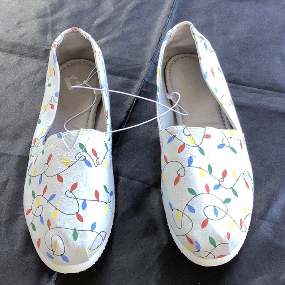 P016  Report Holiday Lights Women’s Flat Shoe Size 10